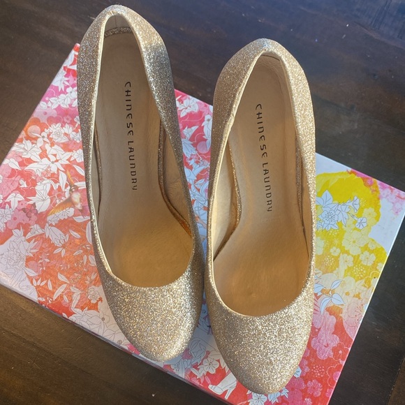Chinese Laundry Wow Glitter Gold Pumps size 8 - Picture 6 of 11